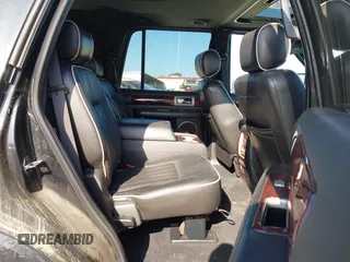 2006 Lincoln Navigator Luxury with VIN 5LMFU27536LJ25912, listed as a IAAI auction lot 42004689 with 160,020 mi miles. Bid and sale history available at carsss.com. Image 8.