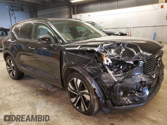 2023 Volvo XC40 Ultimate Dark Theme z VIN YV4L12UX0P2093949, wystawiony jako Copart lot #83119964 z przebiegiem 11 047 mil mil oraz Szkoda całkowita • Salvage title. Historia ofert i sprzedaży dostępna na DreamBid. Obrazek 4.