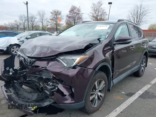 2018 Toyota RAV4 XLE with VIN 2T3RFREV5JW811742, listed as a IAAI auction lot 42030276 with 58,034 mi miles. Bid and sale history available at carsss.com. Image 17.