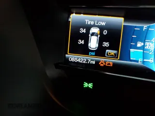 2017 Ford Explorer XLT z VIN 1FM5K8D8XHGB51165, wystawiony jako Copart lot #51475445 z przebiegiem 85 422 mil mil oraz Szkoda całkowita • Salvage title. Historia ofert i sprzedaży dostępna na DreamBid. Obrazek 9.