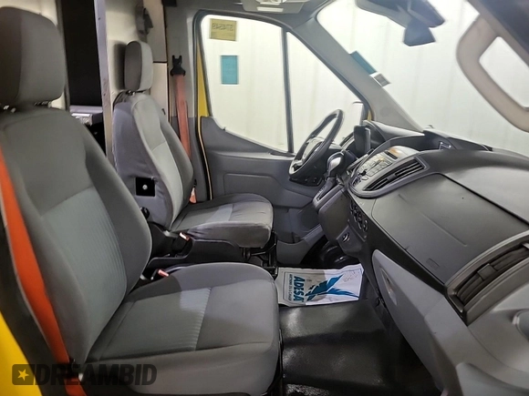2019 Ford Transit z VIN 1FTYR3XM7KKA24824, wystawiony jako IAAI lot #42500762 z przebiegiem 75 307 mil mil oraz . Historia ofert i sprzedaży dostępna na DreamBid. Obrazek 27.