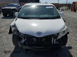 2013 Toyota Sienna XLE AAS с VIN 5TDYK3DC8DS391355, выставлен на аукционе Copart как лот 59232155 с пробегом 230 999 миль миль и Списание • Salvage title. История ставок и продаж доступна на DreamBid. Изображение 5.