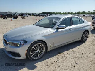 2019 BMW 5 Series 530i z VIN WBAJA5C55KWW09510, wystawiony jako Copart lot #52218855 z przebiegiem 207 755 mil mil oraz Czysty tytuł • Clean title. Historia ofert i sprzedaży dostępna na DreamBid. Obrazek 1.