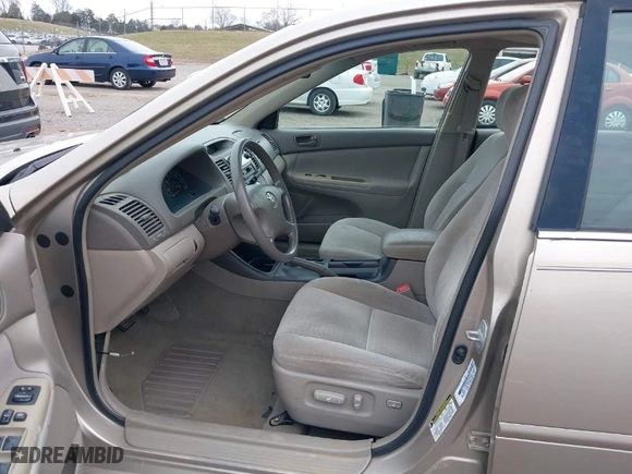 2004 Toyota Camry LE with VIN 4T1BF32K54U569041, listed as a IAAI auction lot 41606355 with 272,432 mi miles. Bid and sale history available at carsss.com. Image 5.