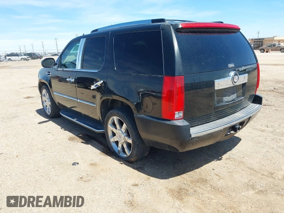 2008 Cadillac Escalade z VIN 1GYEC63858R217384, wystawiony jako IAAI lot #42045588 z przebiegiem 139 578 mil mil oraz . Historia ofert i sprzedaży dostępna na DreamBid. Obrazek 3.
