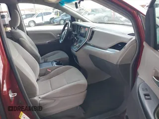 2017 Toyota Sienna LE Auto Access Seat с VIN 5TDKZ3DCXHS819305, выставлен на аукционе IAAI как лот 42284317 с пробегом 120 595 миль миль и . История ставок и продаж доступна на DreamBid. Изображение 5.