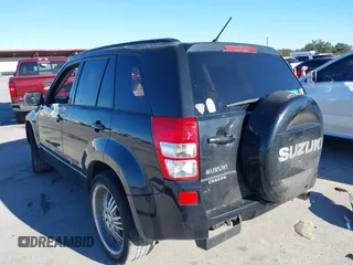 2008 Suzuki Grand Vitara Luxury z VIN JS3TE947984100162, wystawiony jako IAAI lot #41483629 z przebiegiem 140 339 mil mil oraz . Historia ofert i sprzedaży dostępna na DreamBid. Obrazek 3.