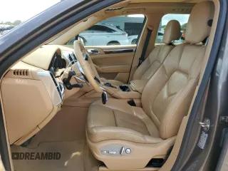 2016 Porsche Cayenne z VIN WP1AA2A22GKA11334, wystawiony jako Copart lot #55961845 z przebiegiem 73 174 mil mil oraz Szkoda całkowita • Salvage title. Historia ofert i sprzedaży dostępna na DreamBid. Obrazek 7.