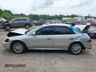 2002 Honda Accord SE z VIN 1HGCG56792A109226, wystawiony jako IAAI lot #42155995 z przebiegiem 238 789 mil mil oraz . Historia ofert i sprzedaży dostępna na DreamBid. Obrazek 14.