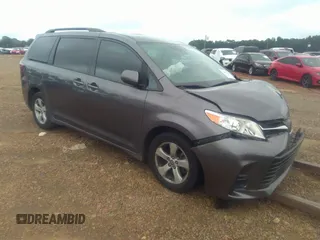 2020 Toyota Sienna LE Auto Access Seat z VIN 5TDKZ3DC3LS070453, wystawiony jako IAAI lot #42404428 z przebiegiem 68 669 mil mil oraz . Historia ofert i sprzedaży dostępna na DreamBid. Obrazek 1.