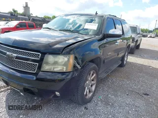 2011 Chevrolet Suburban LT z VIN 1GNSCJE0XBR133465, wystawiony jako IAAI lot #42294755 z przebiegiem 328 824 mil mil oraz . Historia ofert i sprzedaży dostępna na DreamBid. Obrazek 2.