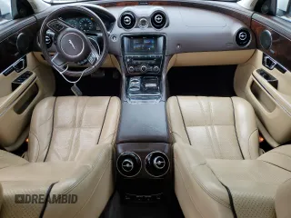 2016 Jaguar XJ R-Sport z VIN SAJWA1C71G8V92642, wystawiony jako Copart lot #53094125 z przebiegiem 98 548 mil mil oraz Szkoda całkowita • Salvage title. Historia ofert i sprzedaży dostępna na DreamBid. Obrazek 8.