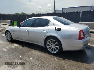 2009 Maserati Quattroporte z VIN ZAMFK39A190043806, wystawiony jako Copart lot #59159025 z przebiegiem 74 106 mil mil oraz Czysty tytuł • Clean title. Historia ofert i sprzedaży dostępna na DreamBid. Obrazek 2.
