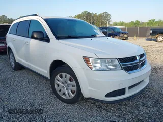 2015 Dodge Journey SE z VIN 3C4PDCAB3FT595717, wystawiony jako IAAI lot #42015587 z przebiegiem 154 100 mil mil oraz . Historia ofert i sprzedaży dostępna na DreamBid. Obrazek 1.