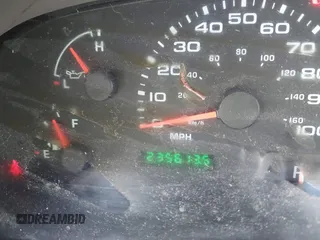 2003 Ford F-250 XL с VIN 1FTNW21L53ED49638, выставлен на аукционе IAAI как лот 41591176 с пробегом 235 613 миль миль и . История ставок и продаж доступна на DreamBid. Изображение 16.