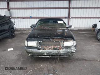 2000 Ford Crown Victoria Police Police Interceptor with VIN 2FAFP71W4YX199199, listed as a IAAI auction lot 41610176 with 202,131 mi miles. Bid and sale history available at carsss.com. Image 12.
