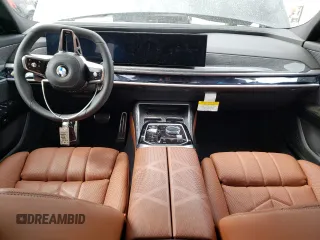 2023 BMW 7 Series 740i z VIN WBA23EH06PCL98645, wystawiony jako Copart lot #53717653 z przebiegiem Nie podano mil oraz . Historia ofert i sprzedaży dostępna na DreamBid. Obrazek 8.