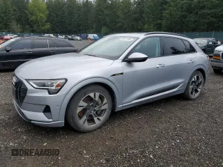 2022 Audi e-tron Premium z VIN WA1AAAGE8NB005235, wystawiony jako Copart lot #57621195 z przebiegiem 40 970 mil mil oraz Tytuł czysty. Historia ofert i sprzedaży dostępna na DreamBid. Obrazek 1.
