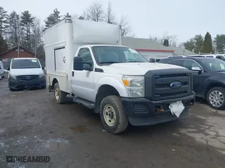 2013 Ford Super Duty F-250 SRW XL with VIN 1FDBF2B61DEB64348, listed as a IAAI auction lot 41685696 with 561,489 mi miles. Bid and sale history available at carsss.com. Image 1.