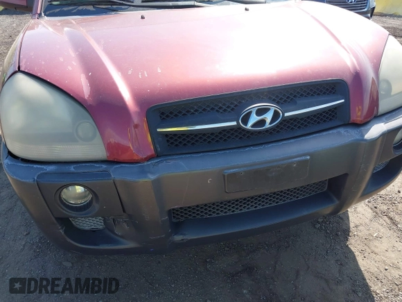 2005 Hyundai Tucson GLS with VIN KM8JN12D35U180615, listed as a IAAI auction lot 42104729 with 128,123 mi miles. Bid and sale history available at carsss.com. Image 12.