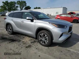 2022 Toyota Highlander XLE z VIN 5TDHZRBH9NS587335, wystawiony jako Copart lot #53280485 z przebiegiem 19 605 mil mil oraz Szkoda całkowita • Salvage title. Historia ofert i sprzedaży dostępna na DreamBid. Obrazek 4.