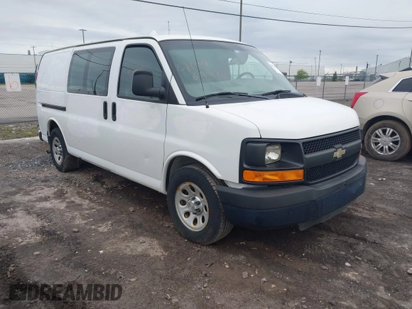 2013 Chevrolet Express Cargo z VIN 1GCSGAFX0D1171717, wystawiony jako IAAI lot #41996946 z przebiegiem 198 354 mil mil oraz . Historia ofert i sprzedaży dostępna na DreamBid. Obrazek 1.