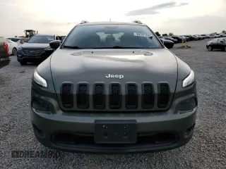 2018 Jeep Cherokee Latitude Plus with VIN 1C4PJMLB6JD602685, listed as a Copart auction lot 53741765 with 105,984 mi miles and Salvage title. Bid and sale history available at DreamBid. Image 5.