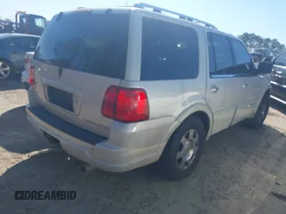 2006 Lincoln Navigator Luxury with VIN 5LMFU28596LJ00902, listed as a IAAI auction lot 41616137 with 0 mi miles. Bid and sale history available at carsss.com. Image 4.