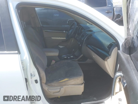 2011 Kia Sorento LX with VIN 5XYKT4A26BG061387, listed as a IAAI auction lot 41984639 with 1 mi miles. Bid and sale history available at carsss.com. Image 5.