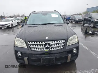 2006 Mercedes-Benz M 500 z VIN 4JGBB75E66A008750, wystawiony jako IAAI lot #41504217 z przebiegiem 96 375 mil mil oraz . Historia ofert i sprzedaży dostępna na DreamBid. Obrazek 12.