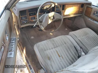 1985 Cadillac Eldorado z VIN 1G6EL5781FE647818, wystawiony jako Copart lot #77608224 z przebiegiem 7192 mil mil oraz Tytuł czysty. Historia ofert i sprzedaży dostępna na DreamBid. Obrazek 8.