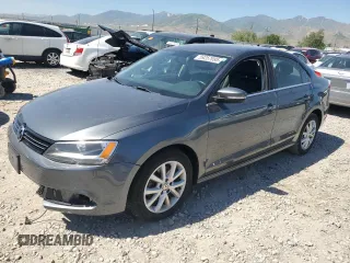 2013 Volkswagen Jetta SE with VIN 3VWDX7AJ3DM271048, listed as a Copart auction lot 59257995 with 122,393 mi miles and Salvage title. Bid and sale history available at DreamBid. Image 1.