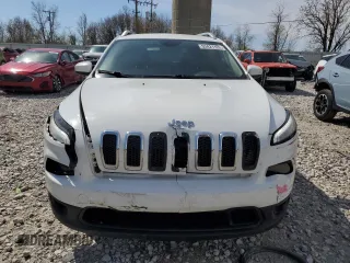 2014 Jeep Cherokee Altitude with VIN 1C4PJMCB5EW282205, listed as a Copart auction lot 53421125 with 185,915 mi miles and Clean Title. Bid and sale history available at carsss.com. Image 5.