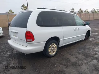 1996 Dodge Caravan LE with VIN 1B4GP54L3TB473795, listed as a IAAI auction lot 41592742 with Not Provided miles and . Bid and sale history available at carsss.com. Image 4.