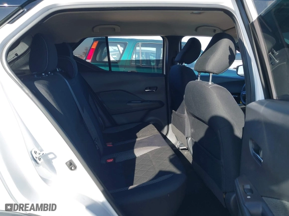 2019 Nissan Kicks S with VIN 3N1CP5CU1KL543001, listed as a IAAI auction lot 41622250 with 43,914 mi miles. Bid and sale history available at carsss.com. Image 8.