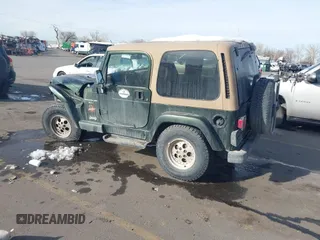 1998 Jeep Wrangler Sahara z VIN 1J4FY49S3WP744619, wystawiony jako IAAI lot #41107702 z przebiegiem 105 432 mil mil oraz . Historia ofert i sprzedaży dostępna na DreamBid. Obrazek 3.