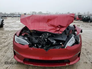2024 Tesla Model S z VIN 5YJSA1E52RF537354, wystawiony jako Copart lot #43077365 z przebiegiem 8 934 mil mil oraz Szkoda całkowita • Salvage title. Historia ofert i sprzedaży dostępna na DreamBid. Obrazek 5.