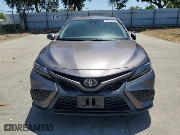 2022 Toyota Camry SE z VIN 4T1T11AKXNU626554, wystawiony jako Copart lot #58643315 z przebiegiem 49 490 mil mil oraz Szkoda całkowita • Salvage title. Historia ofert i sprzedaży dostępna na DreamBid. Obrazek 5.