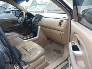 2004 Honda Pilot EX z VIN 2HKYF18504H600002, wystawiony jako IAAI lot #42041728 z przebiegiem 320 212 mil mil oraz . Historia ofert i sprzedaży dostępna na DreamBid. Obrazek 5.