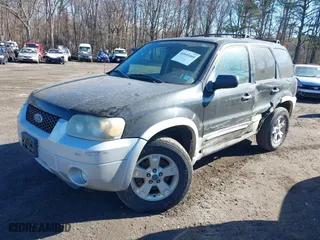 2007 Ford Escape XLT with VIN 1FMYU93167KA03558, listed as a IAAI auction lot 41641444 with 182,382 mi miles. Bid and sale history available at carsss.com. Image 2.