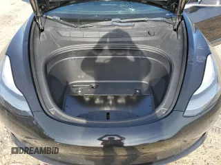 2018 Tesla Model 3 Long Range Battery z VIN 5YJ3E1EB4JF182495, wystawiony jako Copart lot #55627055 z przebiegiem 53 415 mil mil oraz Czysty tytuł • Clean title. Historia ofert i sprzedaży dostępna na DreamBid. Obrazek 11.