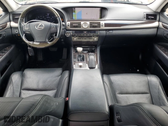 2017 Lexus LS 460 z VIN JTHCL5EF2H5029088, wystawiony jako Copart lot #53585065 z przebiegiem 100 721 mil mil oraz Szkoda całkowita • Salvage title. Historia ofert i sprzedaży dostępna na DreamBid. Obrazek 8.