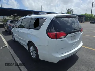 2019 Chrysler Pacifica Touring L с VIN 2C4RC1BG8KR537531, выставлен на аукционе Copart как лот 61310565 с пробегом 270 448 миль миль и Чистый • Clean title. История ставок и продаж доступна на DreamBid. Изображение 3.