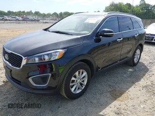 2016 Kia Sorento LX z VIN 5XYPGDA3XGG044182, wystawiony jako IAAI lot #42312303 z przebiegiem 107 844 mil mil oraz . Historia ofert i sprzedaży dostępna na DreamBid. Obrazek 2.