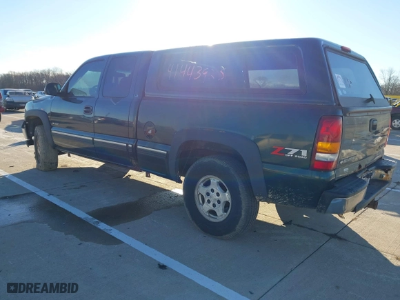 2001 Chevrolet Silverado 1500 LT with VIN 2GCEK19T811310180, listed as a IAAI auction lot 41443925 with 282,444 mi miles. Bid and sale history available at carsss.com. Image 3.