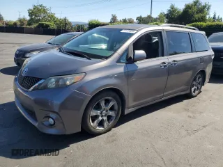 2011 Toyota Sienna SE с VIN 5TDXK3DC7BS054944, выставлен на аукционе Copart как лот 57410555 с пробегом 208 790 миль миль и Списание • Salvage title. История ставок и продаж доступна на DreamBid. Изображение 1.