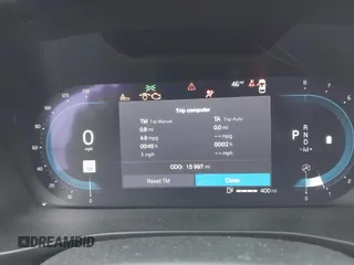 2024 Volvo XC40 Plus Bright Theme z VIN YV4L12UEXR2202130, wystawiony jako IAAI lot #41876910 z przebiegiem 15 997 mil mil oraz . Historia ofert i sprzedaży dostępna na DreamBid. Obrazek 7.