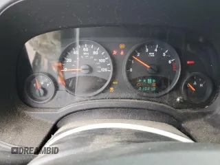 2010 Jeep Patriot Sport с VIN 1J4NF2GB4AD555691, выставлен на аукционе Copart как лот 55744455 с пробегом 210 210 миль миль и На запчасти • Non repairable. История ставок и продаж доступна на DreamBid. Изображение 9.