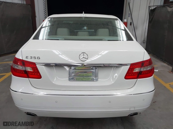 2012 Mercedes-Benz E-Class E 350 Luxury with VIN WDDHF5KB9CA548550, listed as a IAAI auction lot 41626757 with 125,402 mi miles. Bid and sale history available at carsss.com. Image 16.