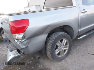 2007 Toyota Tundra Limited z VIN 5TBEV58137S469181, wystawiony jako IAAI lot #41386726 z przebiegiem 249 642 mil mil oraz . Historia ofert i sprzedaży dostępna na DreamBid. Obrazek 6.